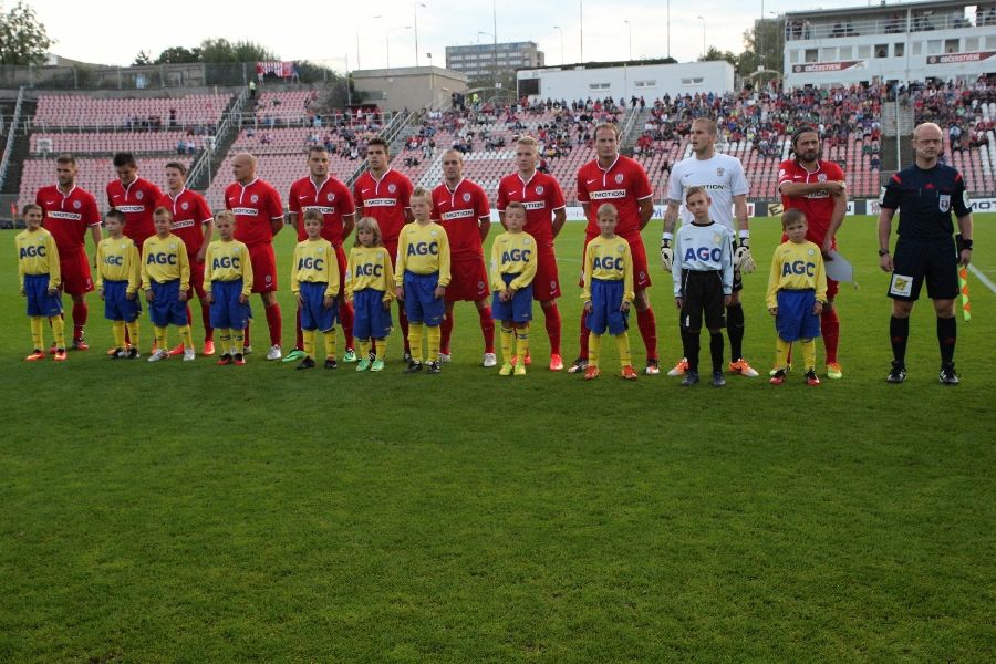 Na Slavii bez Kola, Paka a Mezlka, Zavadil se sebezapenm