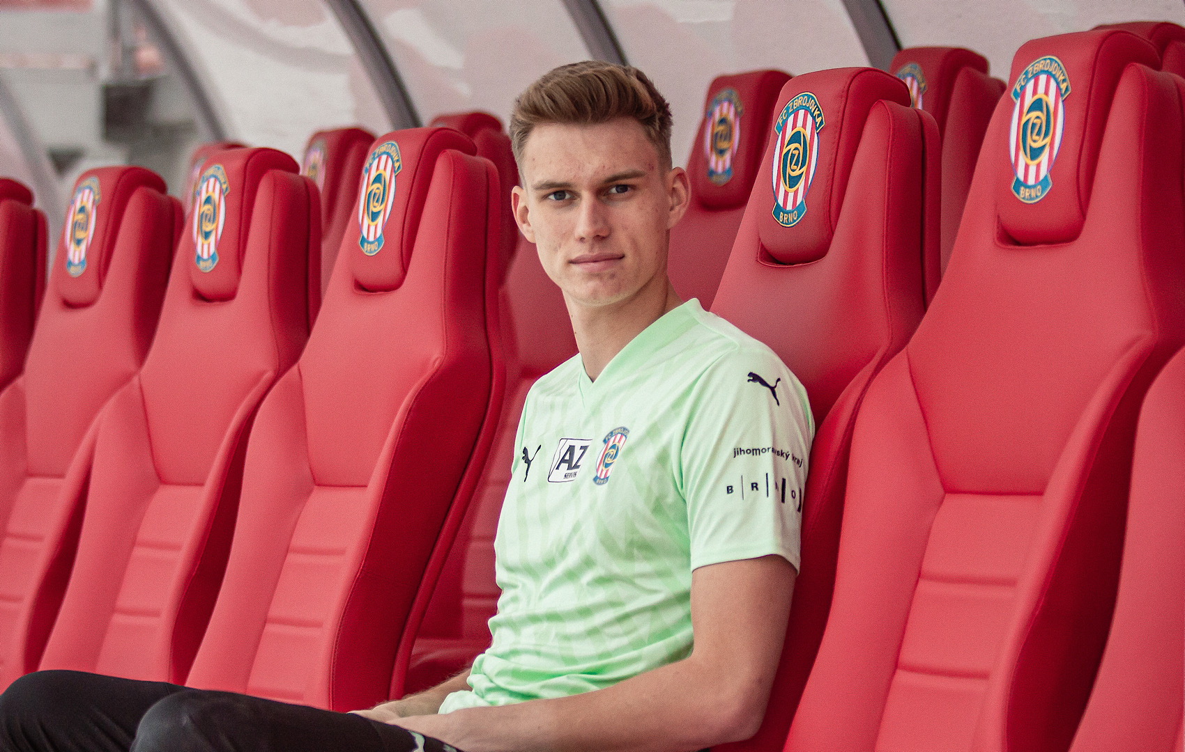 Brankářský post ve Zbrojovce posiluje slovenský talent Adam Hrdina