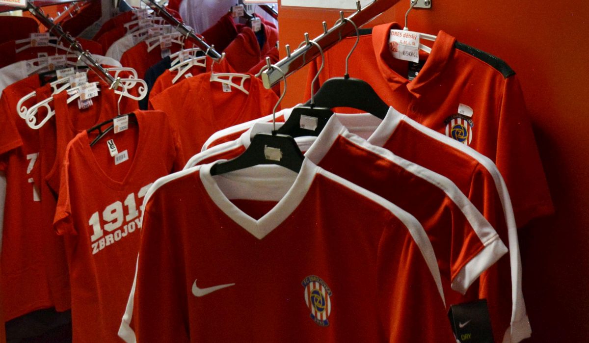 Ve zbrojováckém Fanshopu od nového týdne nakoupíte v pondělí a ve čtvrtek