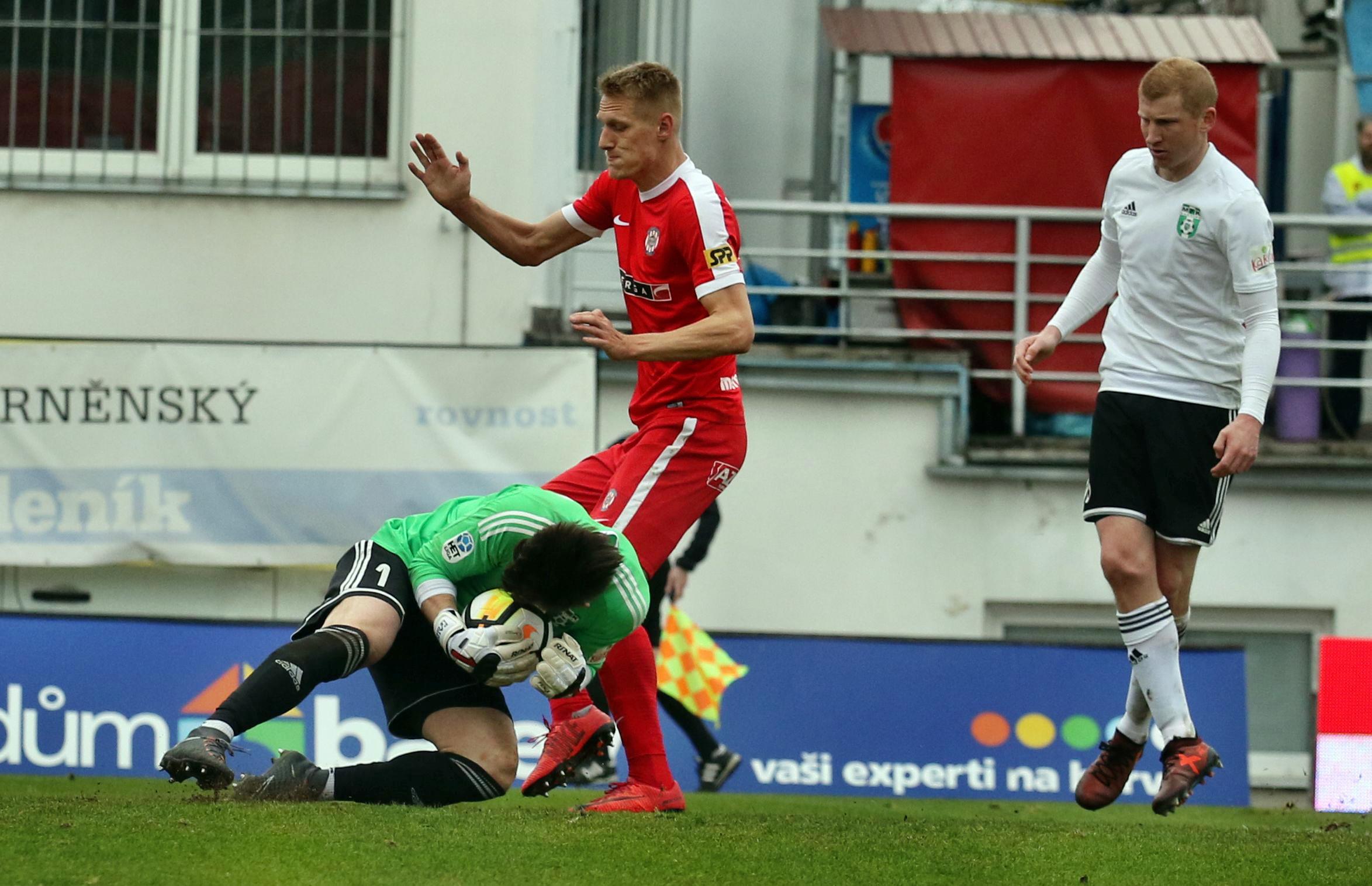 VIDEO: Náš výkon byl lepší, ale doma potřebujeme vyhrávat, mrzelo Škodu
