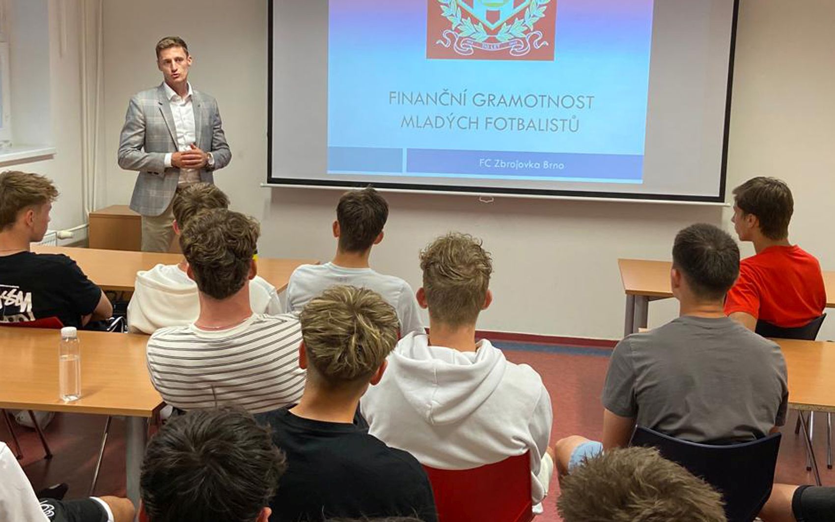 Aktuality k projektu rozvoje mládeže - přednáška o finanční gramotnosti
