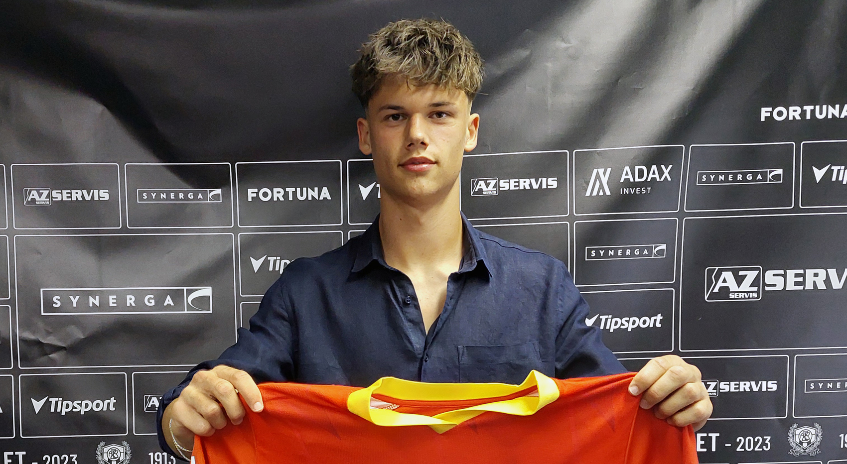 Jan Křivánek a Albert Mezník podepsali první smlouvy