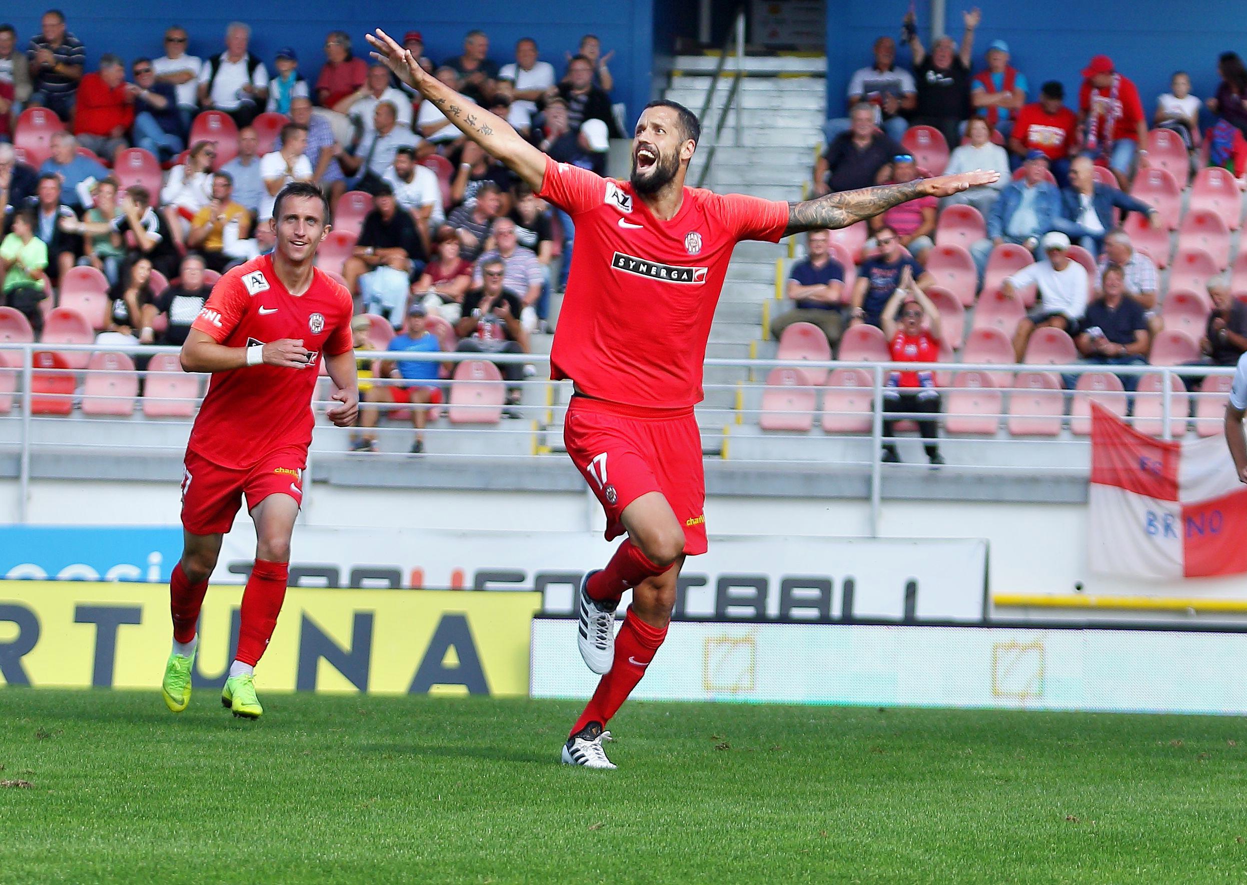 VIDEO: Díky, Meggy! Zbrojovka se loučí s Lukášem Magerou