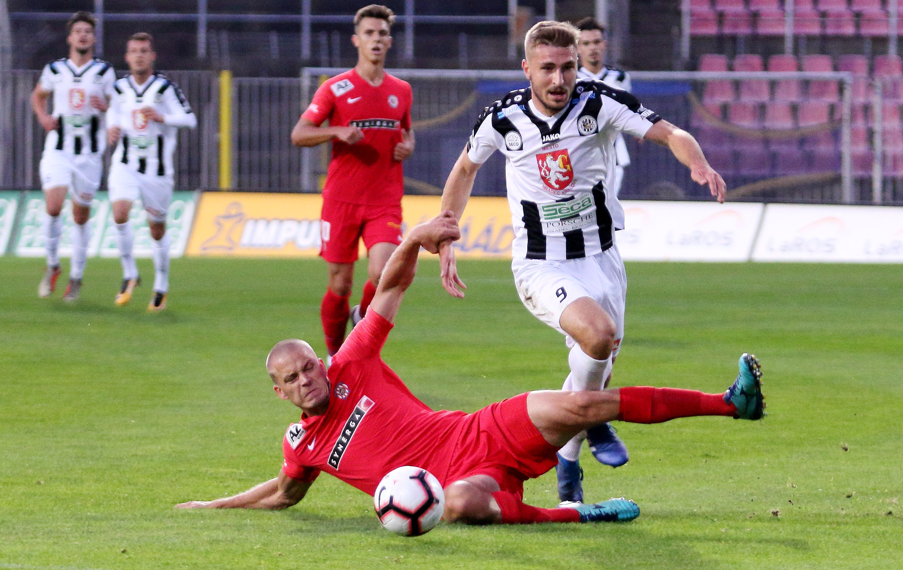 SOUHRN: Zbrojováci na hostování