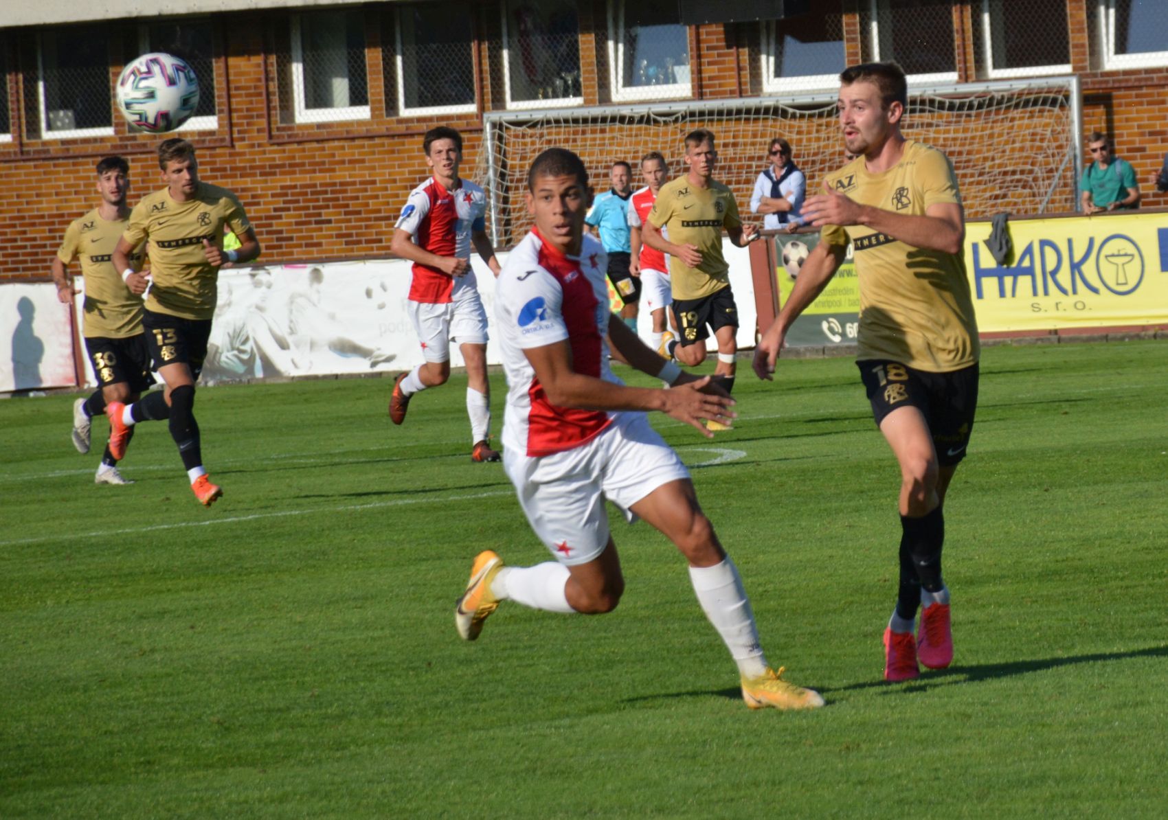 MOL CUP: Drama v Kromi rozetly a penalty