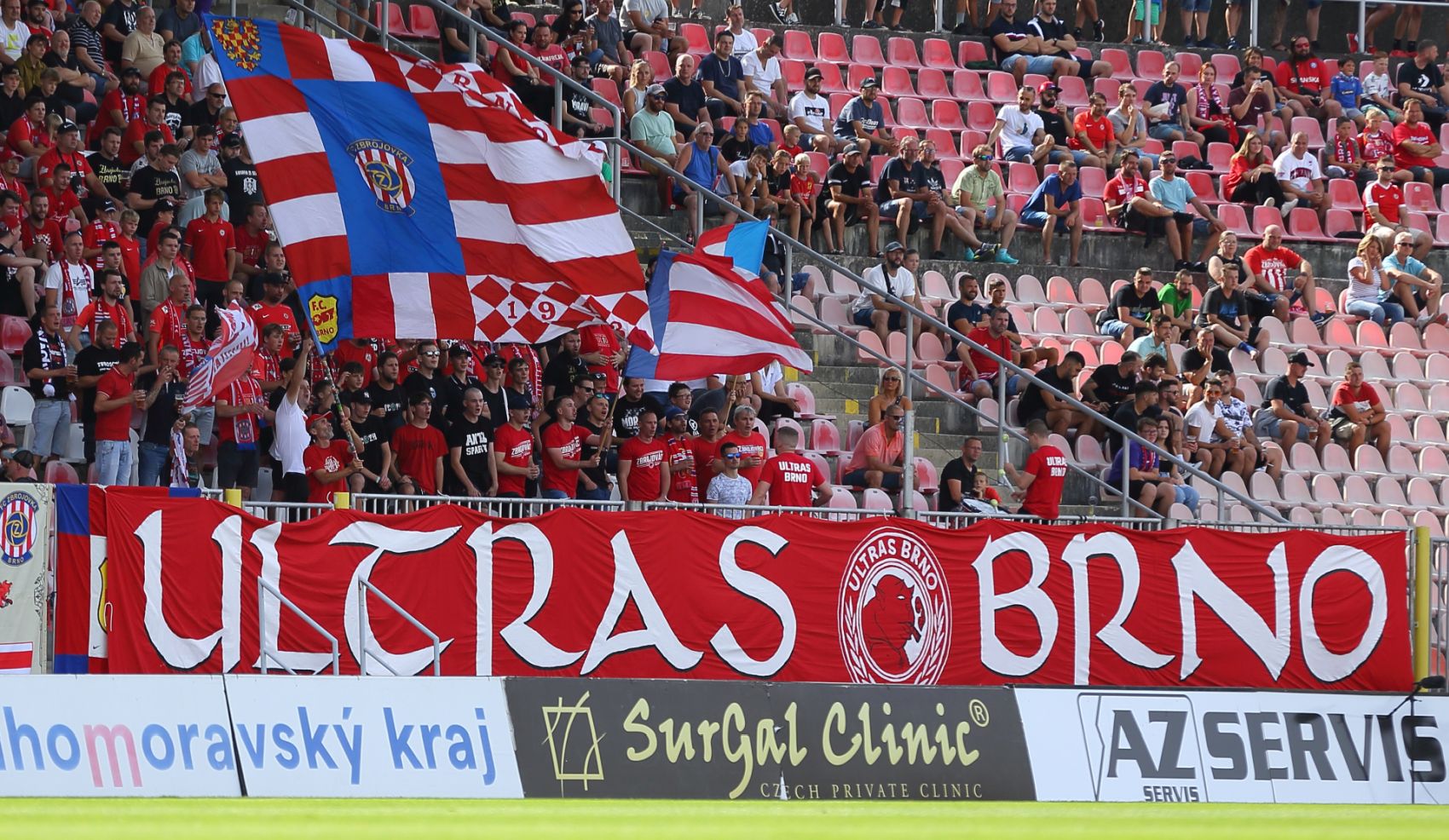 Galapředstavení na Srbské, Zbrojovka přehrála Boleslav a je první