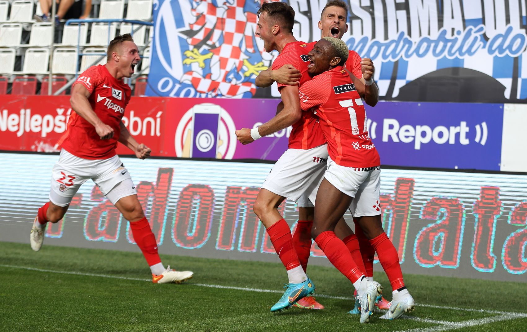 Kletba Androva stadionu prolomena! Zbrojovka veze z Olomouce senzační výhru