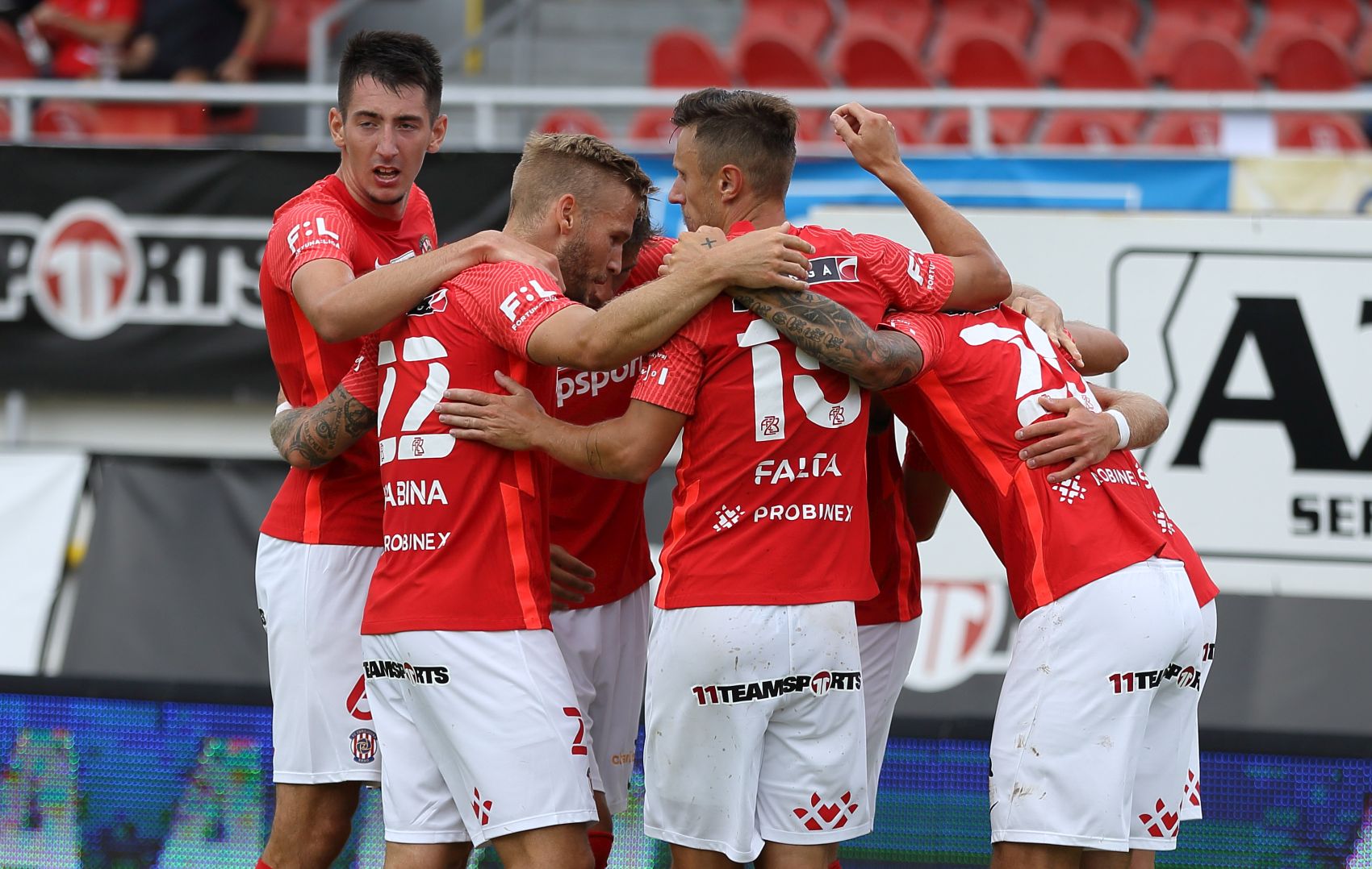 Zbrojovka před osmitisícovou návštěvou remizovala se Slováckem
