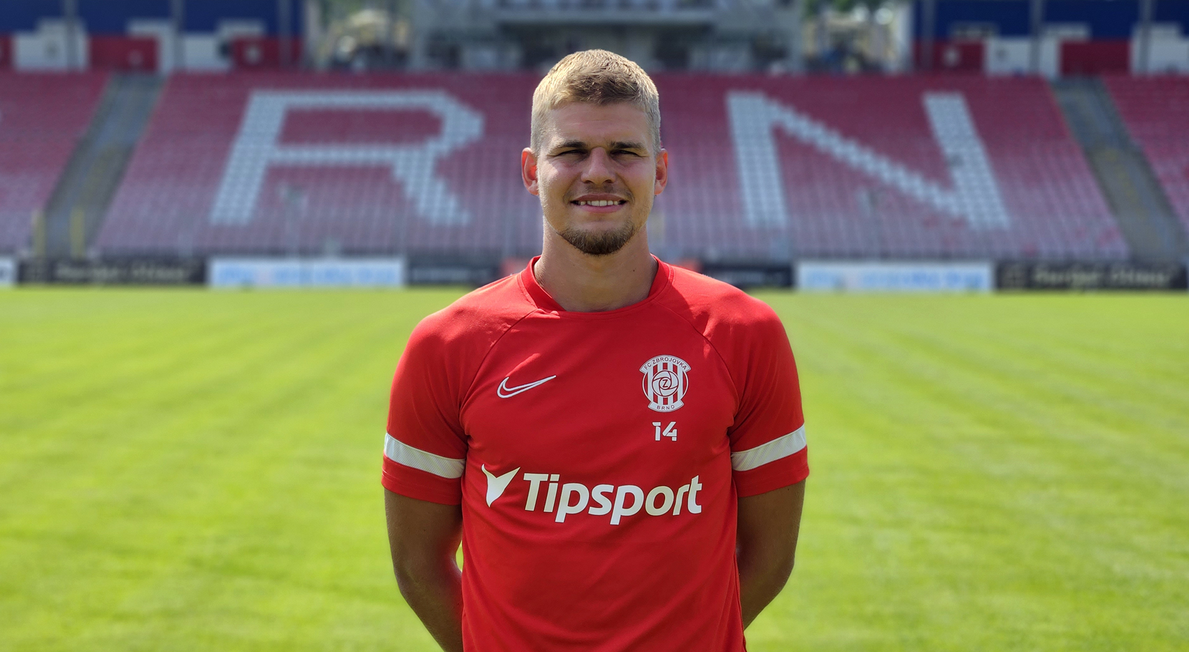 K týmu se připojil zadák Martin Nový