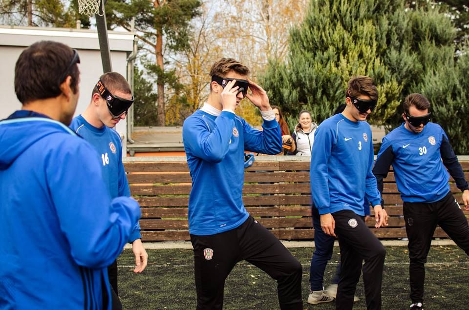 Junioři navštívili trénink nevidomých futsalistů Avoy MU Brno