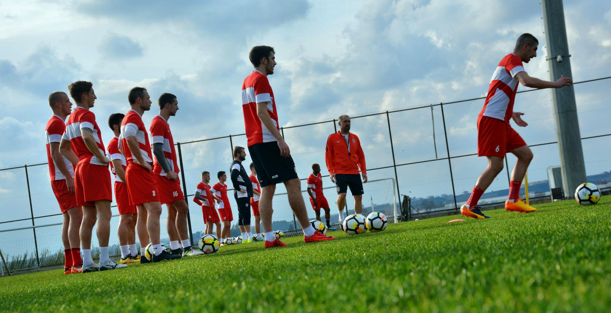 VIDEO: Druhý den na soustředění - k týmu se připojili Škoda a Krejčí