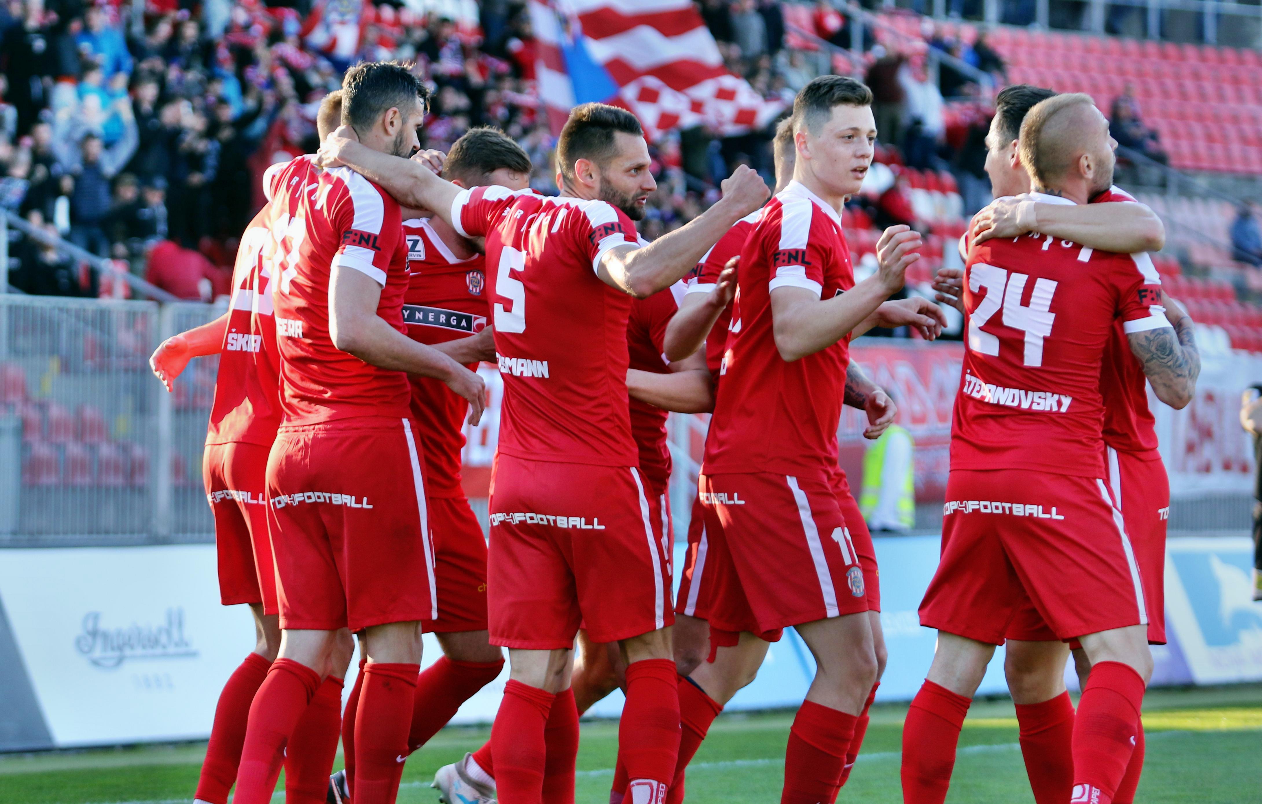 Zbrojovka si poradila s Pardubicemi a poskočila na barážové příčky