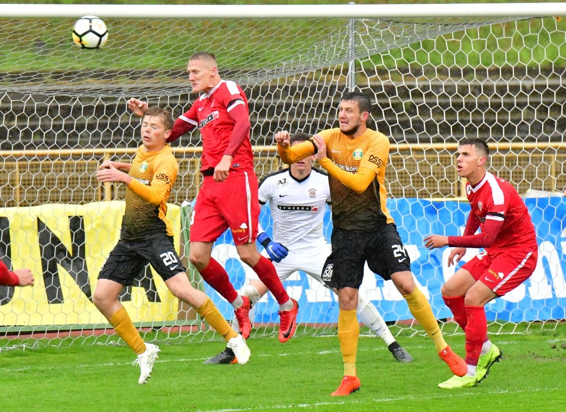 Zbrojovka zvládla deštivé utkání v Sokolově a připisuje si další tři body