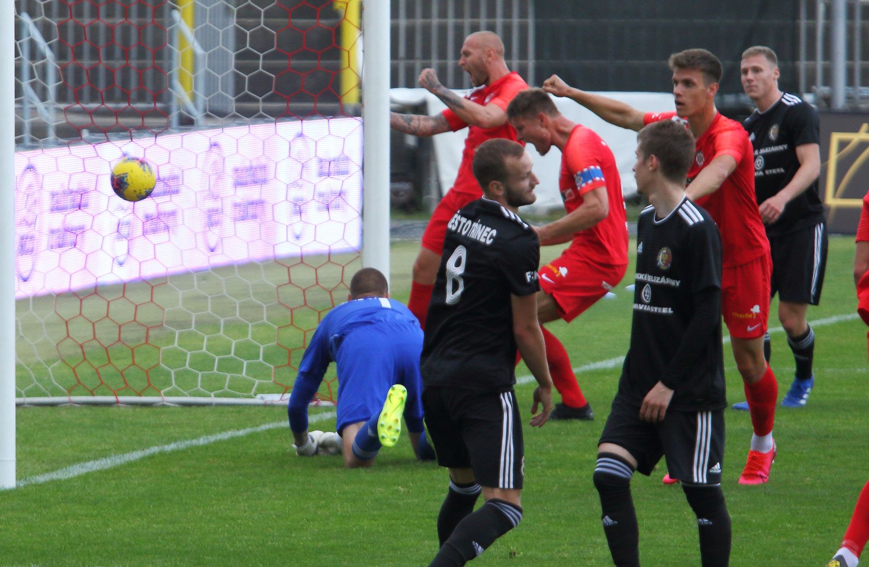 Pět branek a tři body. Zbrojovka si zastřílela a nedala Třinci žádnou šanci