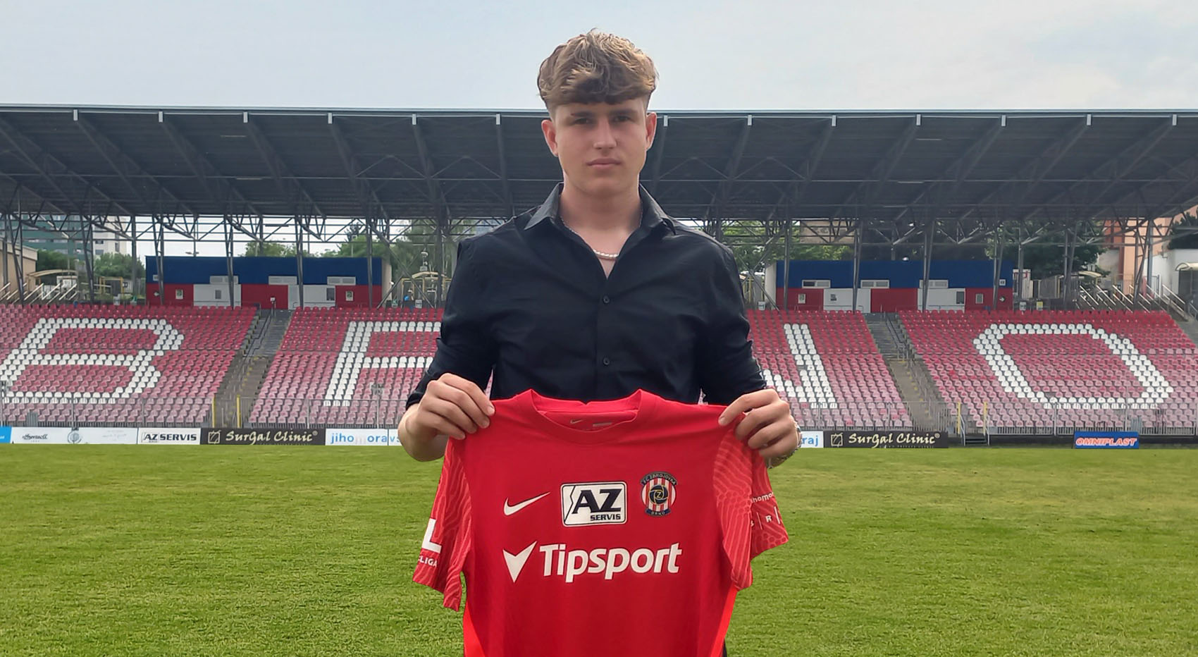 Svou první smlouvu podepsal brankář Kryštof Kostelný!