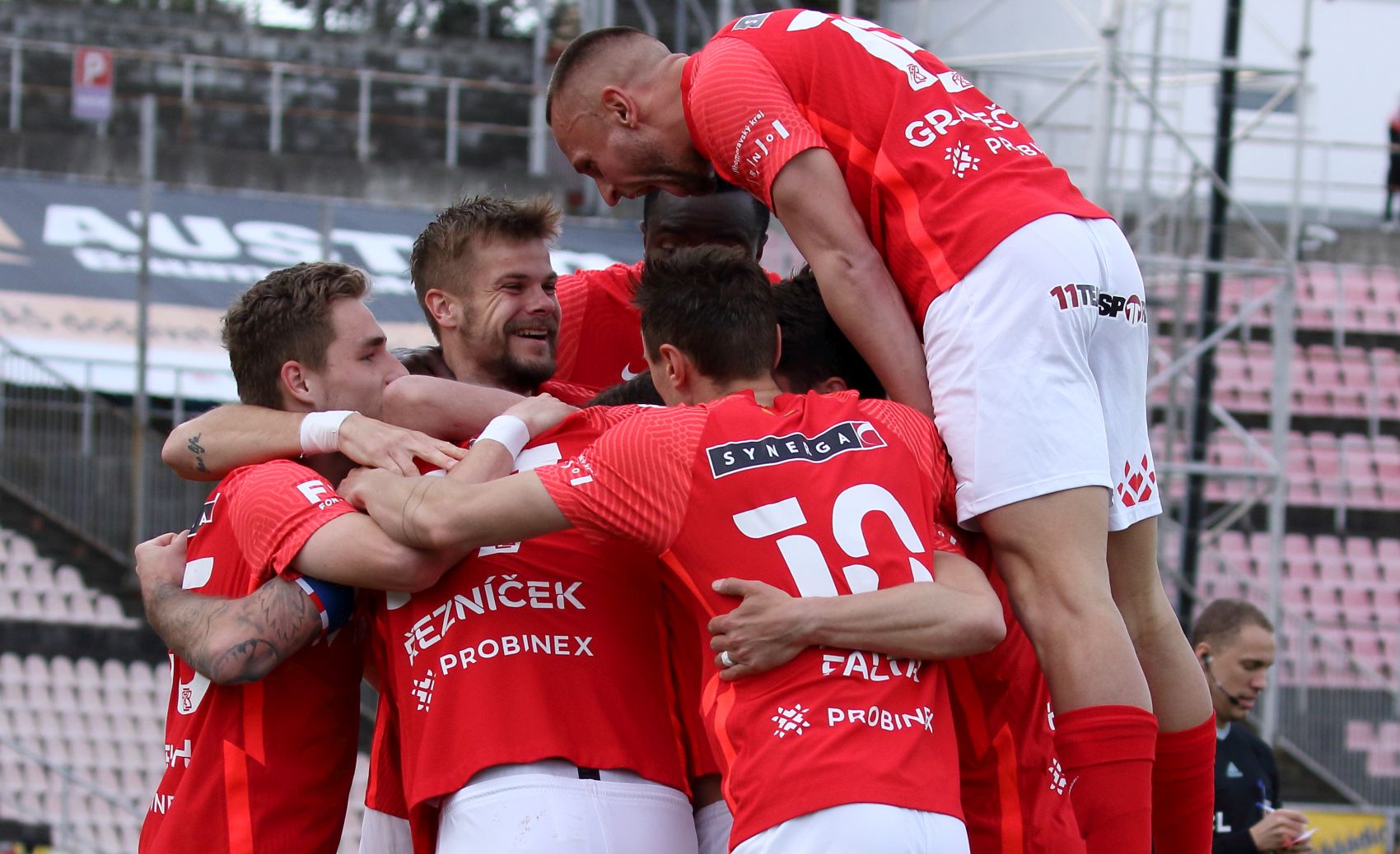 Důležitá výhra! Řezníček dvěma góly skolil Pardubice!