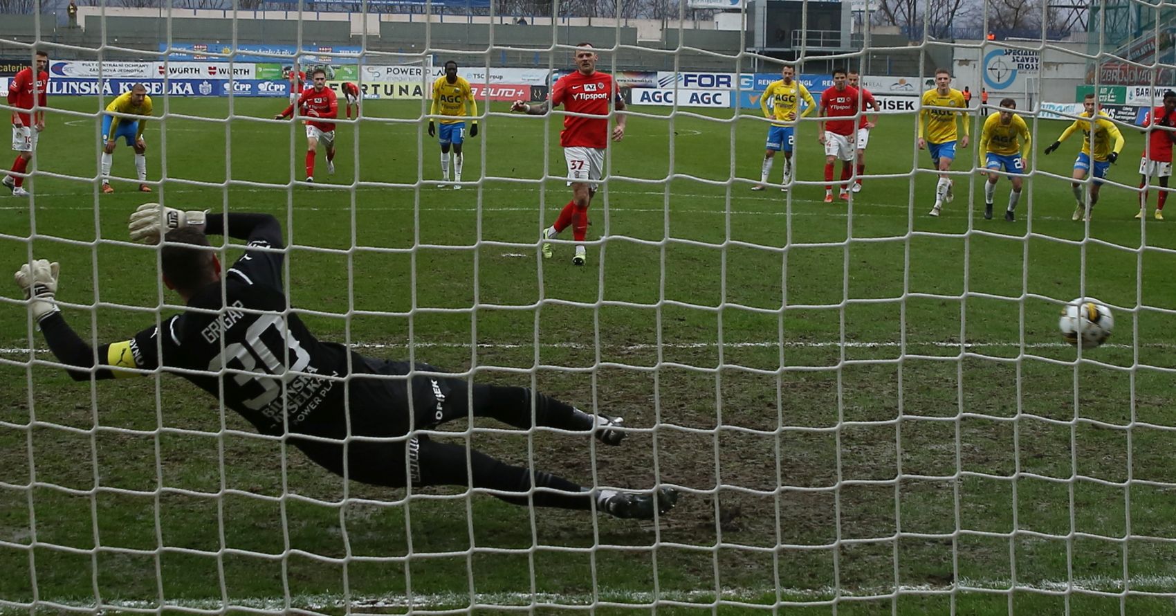 Třetí remíza v řadě. Bod v Teplicích zařídil v závěru z penalty Řezníček